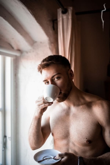 Actor Oliver Hunt