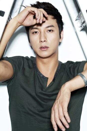 Actor Park Gun-hyung