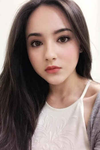 Actor Hannah Delisha