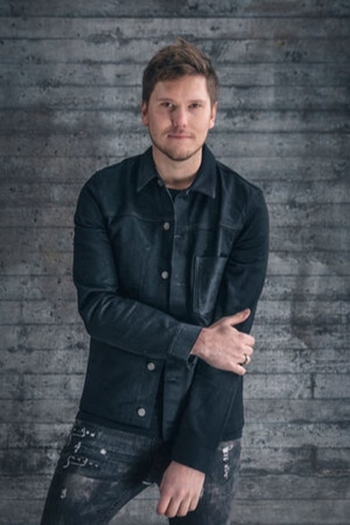 Actor Victor Crusner