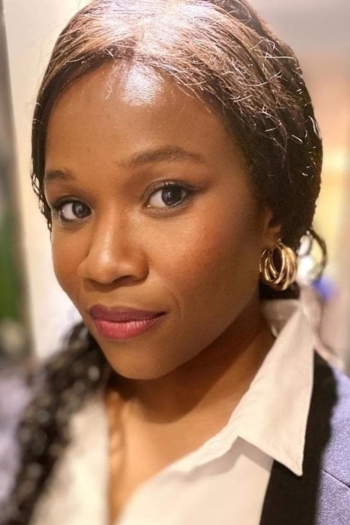 Actor Samantha Fins