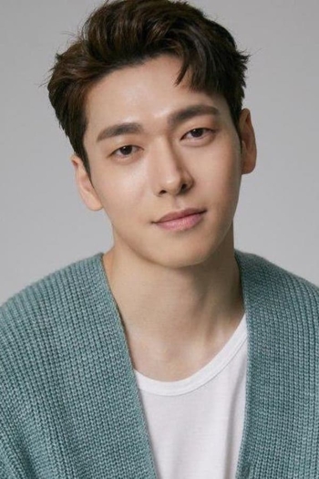 Actor Shin Soo-oh