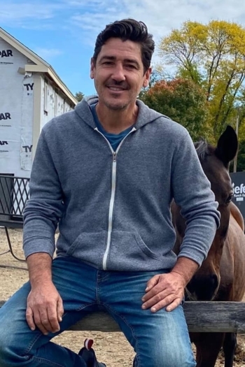 Actor Jonathan Knight