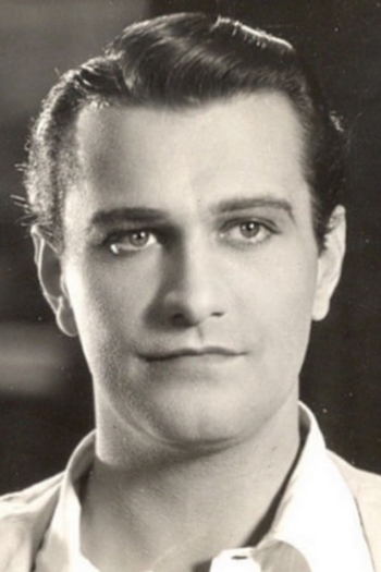 Actor Walter Petrie