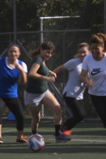 Από αγκάθι ρόδο: Σέντρα