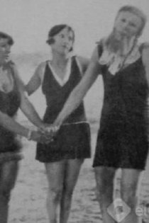 El bahr biyidhak lesh