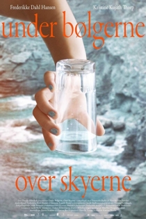 Under bølgerne, over skyerne