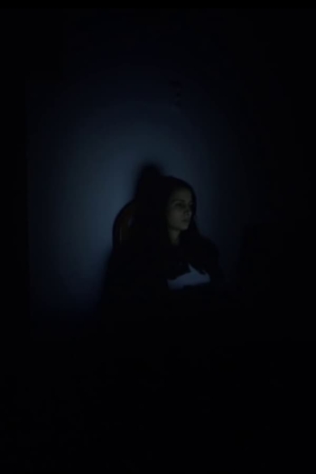 În care eroina se ascunde și apoi are parte de o întâlnire neașteptată