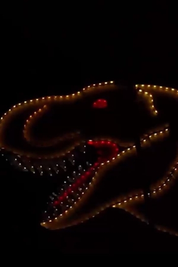 Apenas Um Gesto Nos Separa Do Caos