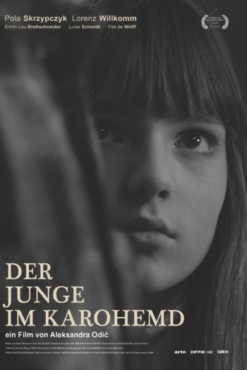 Der Junge im Karohemd