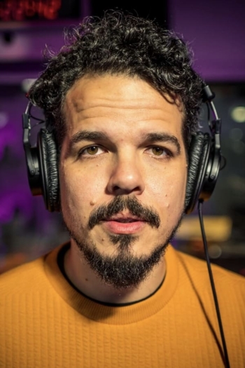 Actor E. Bayoán Ríos-Escribano