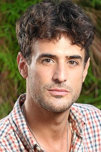 Actor Esteban Meloni