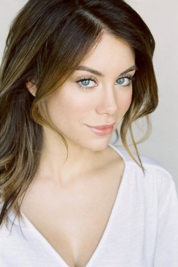 Actor Jennifer Holland