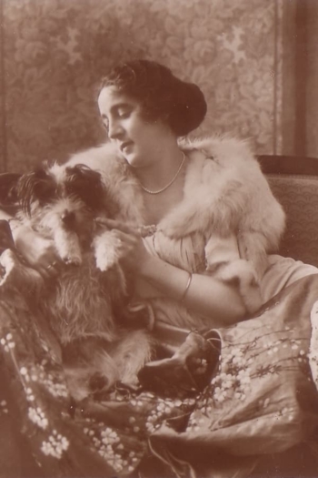 Actor Martha Novelly