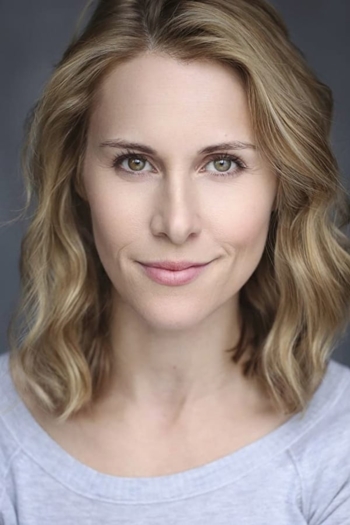 Actor Amy Barnes