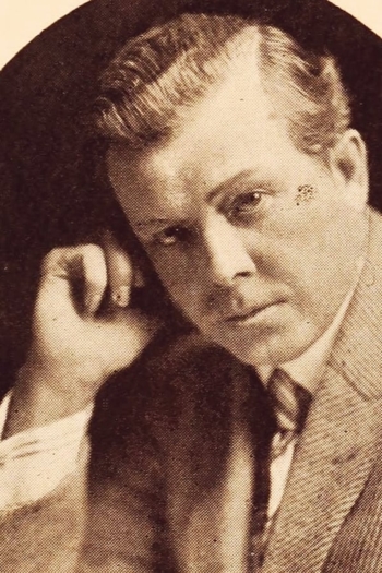 Actor Harry Carter