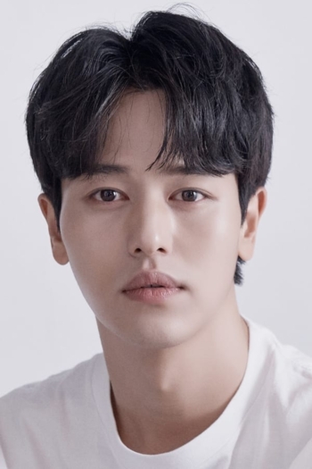 Actor Lee Jung-hyoung