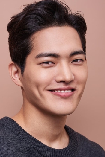 Actor Kim Gun-woo