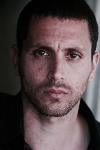 Actor Jonathan Avigdori