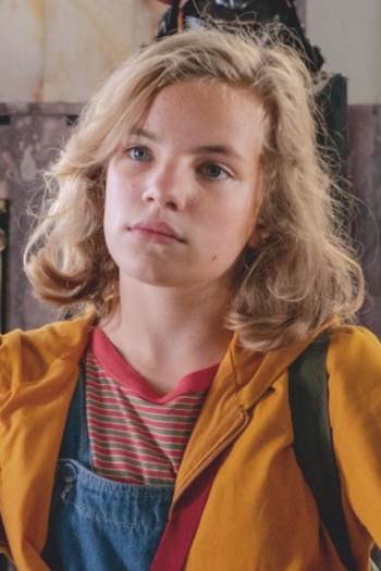 Actor Emma-Louise Schimpf