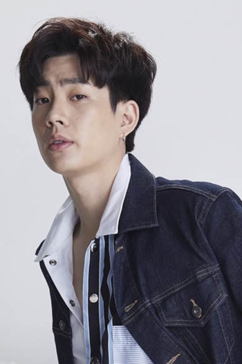 Actor Jumpol Adulkittiporn