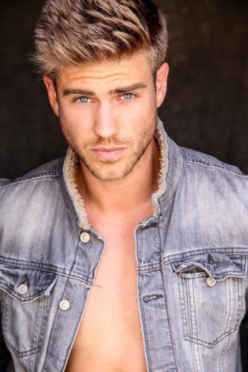 Actor Adrián Pedraja