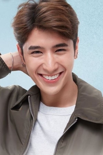 Actor Akalavut Mankalasut