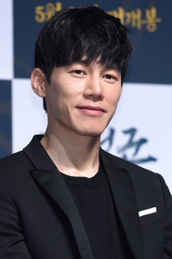 Actor Kim Moo-yul