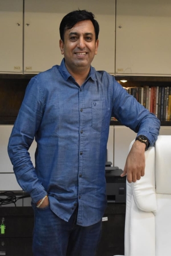 Actor Suresh Bhanushali