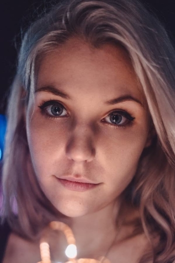 Actor Alexandra Ropelé