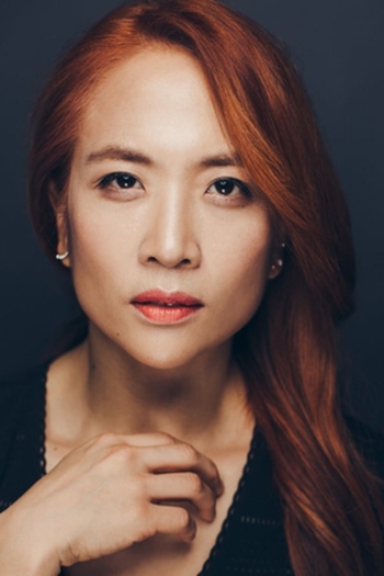 Actor Sandra Yi Sencindiver