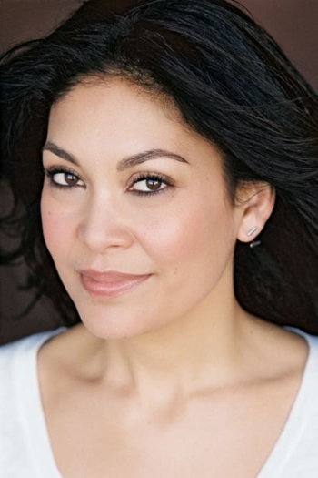 Actor Rinabeth Apostol