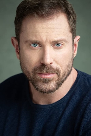 Actor David MacInnis