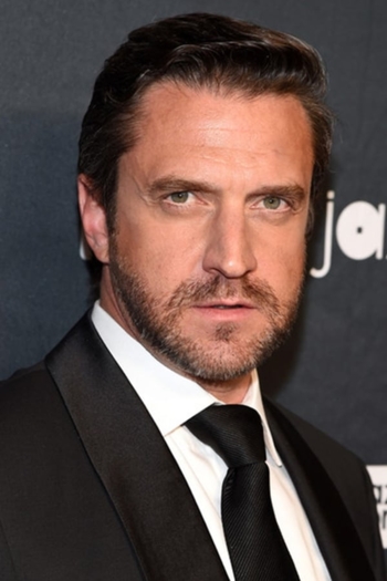 Actor Raúl Esparza