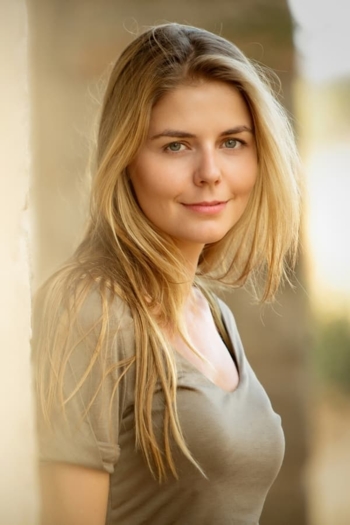 Actor Olivia Mokiejewski