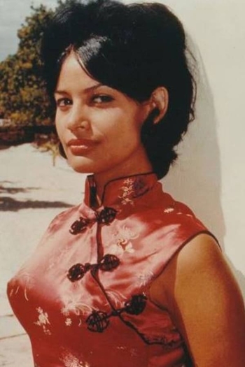 Actor Marguerite LeWars