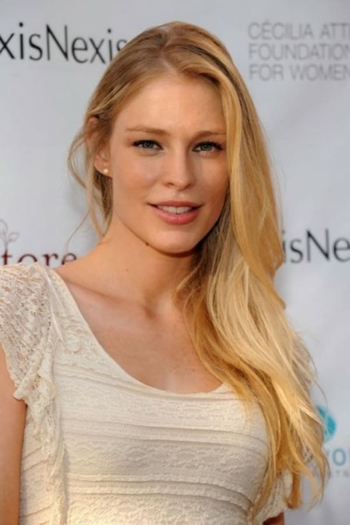 Actor Cynthia Kirchner