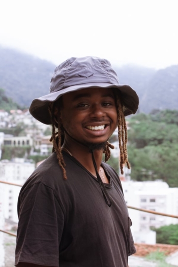 Actor Carlos Oliveira