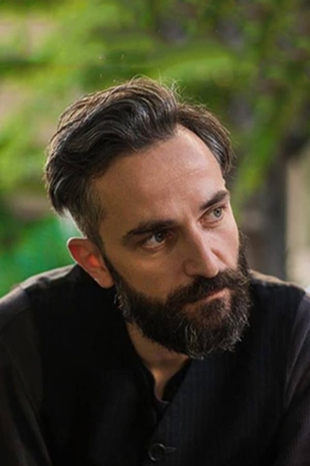 Actor Aris Servetalis