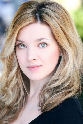 Actor Evie Wray