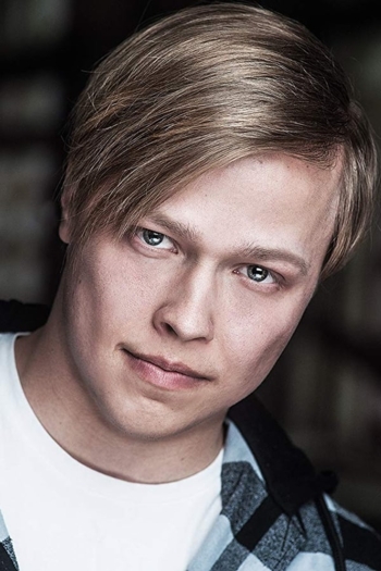 Actor Erik Junnola