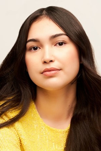 Actor McKenzie Deer Robinson