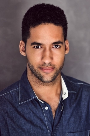 Actor Robert Mitchell