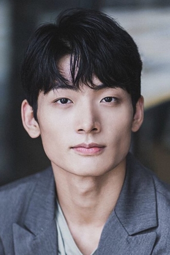 Actor Seo Young-joo