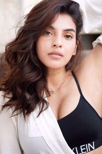 Actor Harshadaa Vijay