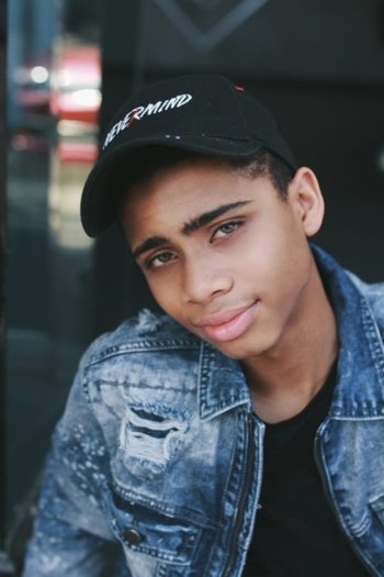 Actor Bryce Xavier