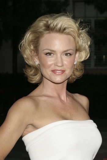 Actor Kelly Carlson