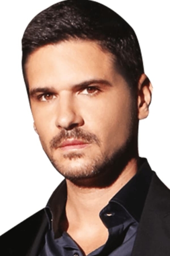 Actor Tolgahan Sayışman