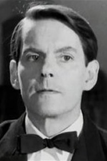 Actor Kenneth Fortescue