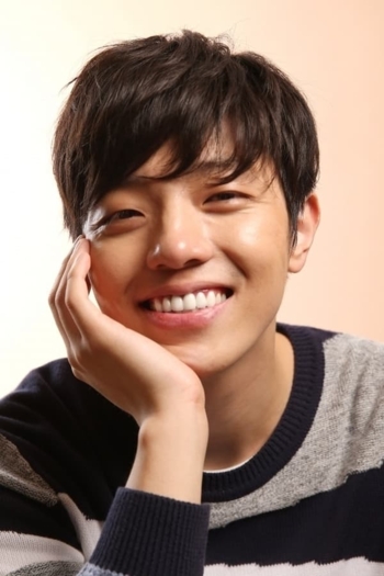 Actor Go Hyeon